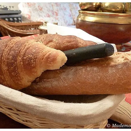 Chambres D'hotes Au Micocoulier Bed & Breakfast *
