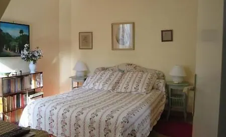 Chambres D'hotes Au Micocoulier Bed & Breakfast